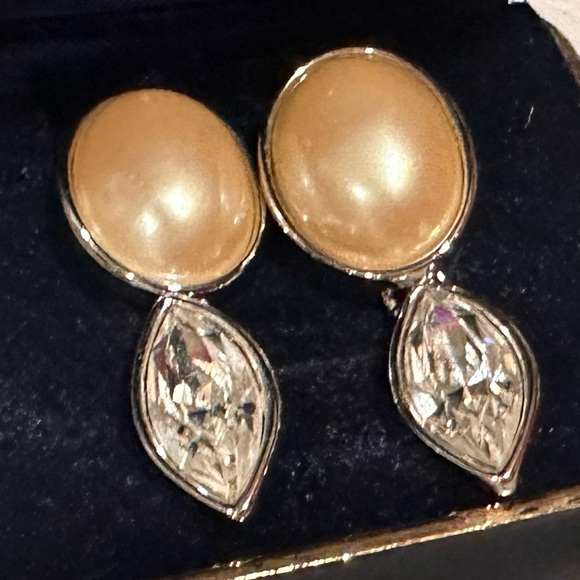 Yves Saint Laurent YSL Pearl Drop Studded Earrings - Picture 6 of 12